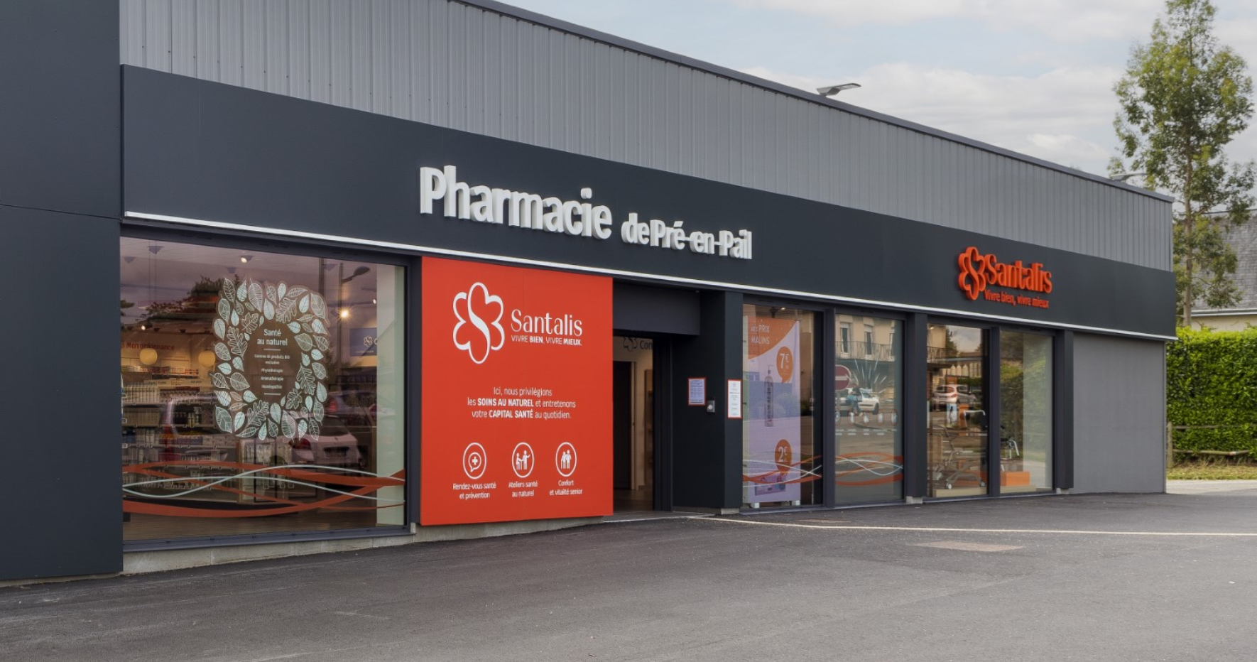 Illustration d'une pharmacie vue de l'extérieur