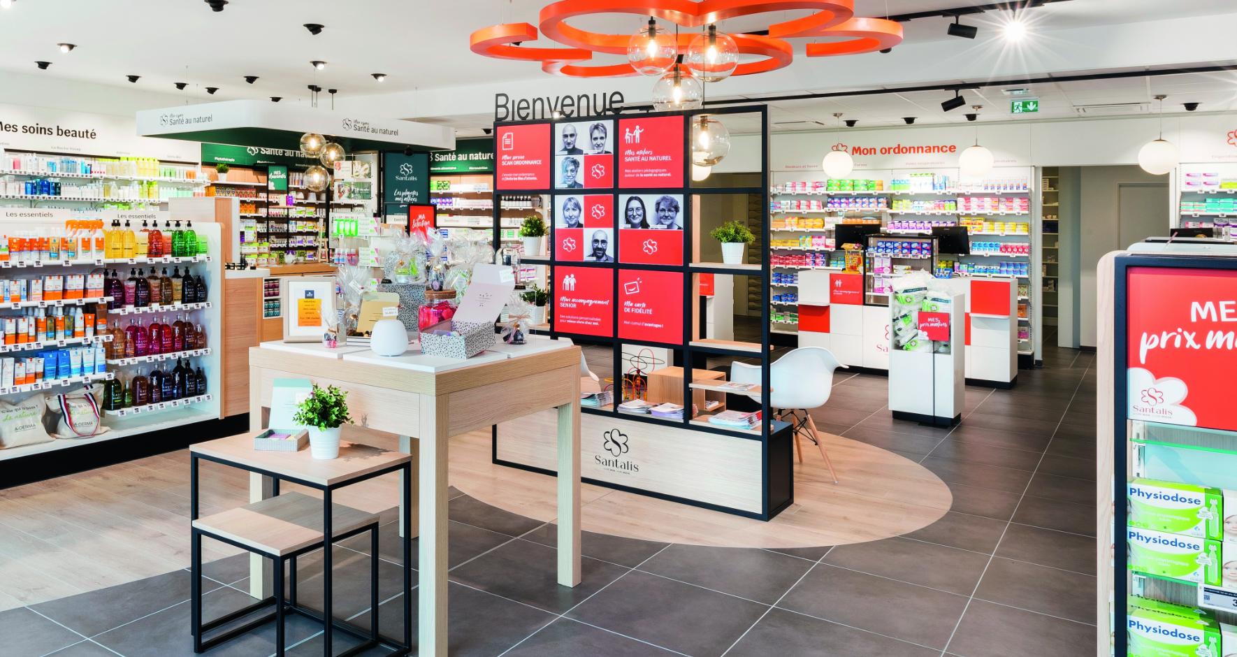 Vue intérieure d'une pharmacie Santalis